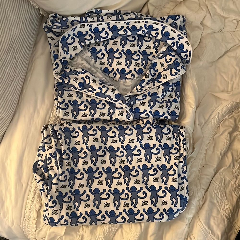 Roller Rabbit Blue Monkey Collar Pajamas (SIZE XL)